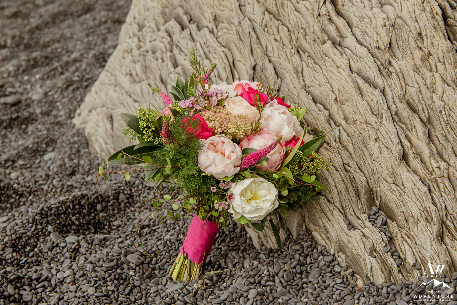 iceland-wedding-bouquet-pink-wedding-bouquet