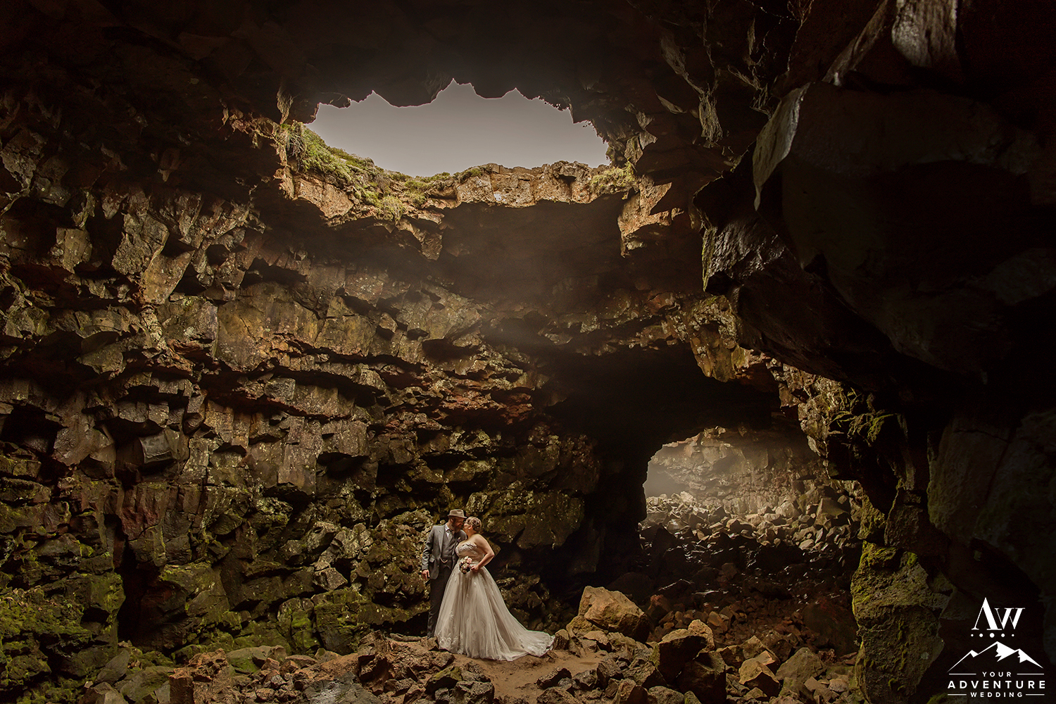 iceland-wedding-photographer-cave-wedding-14