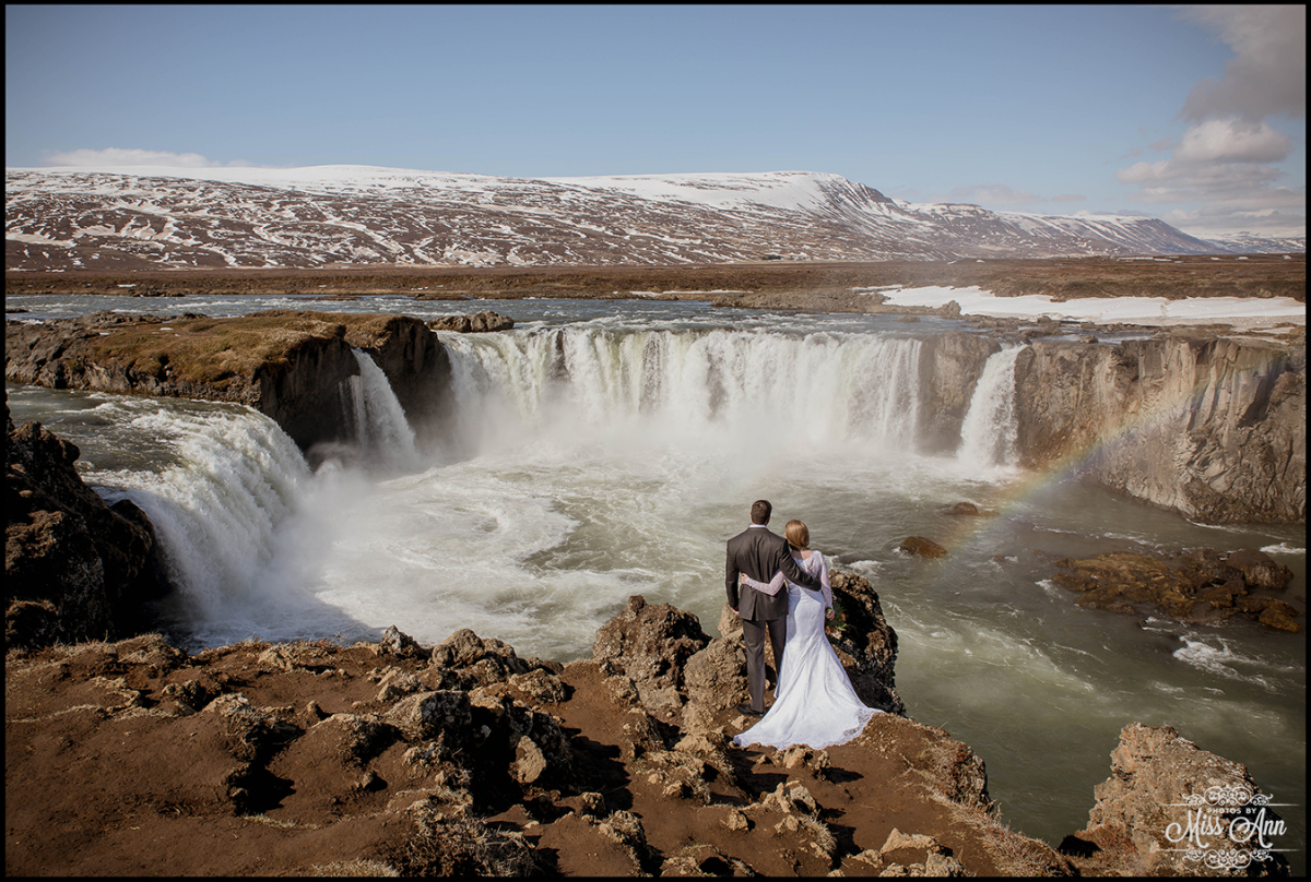 Iceland Weddings Photographer and Planner
